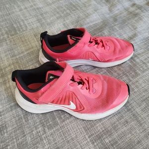 Kids size 1Y Nike Downshifter Pink shoes